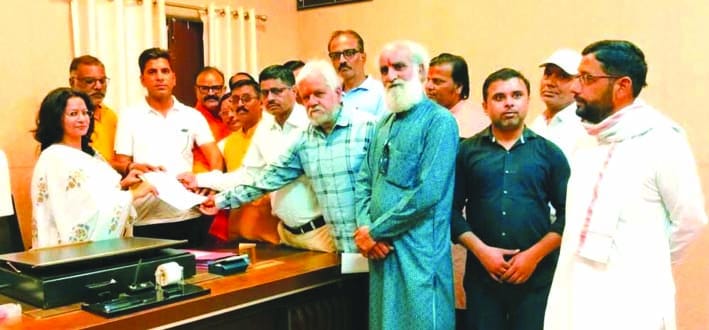 हरिद्वार: छह वर्षीय मासूम के यौन उत्पीड़न मामले में स्कूल की मान्यता रद्द करने को दिया ज्ञापन