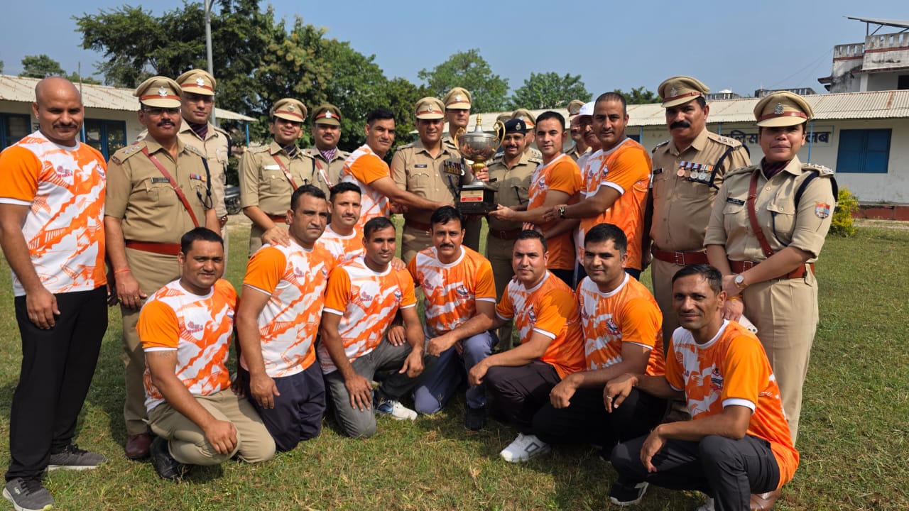 हरिद्वार पुलिस की कब्बडी टीम द्वारा अंतर्जनपदीय प्रतियोगिता में गोल्ड मेडल जीतने पर एसएसपी ने खिलाड़ियों को दीं शुभकामनाएं