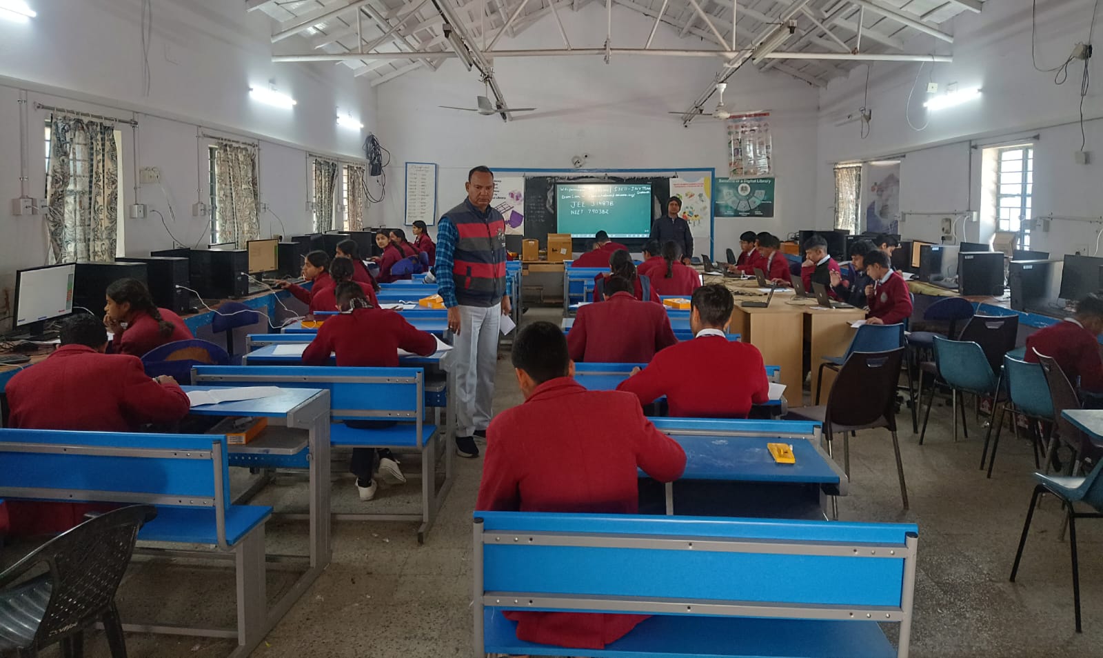 जवाहर नवोदय विद्यालय पौखाल में दक्षणा स्कॉलरशिप ऑनलाइन टेस्ट संपन्न