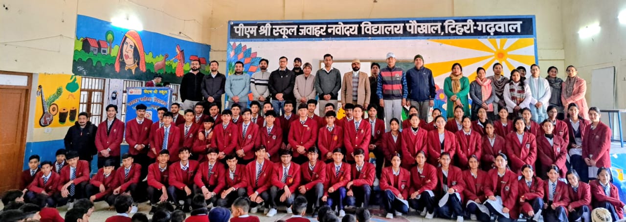 अलंकरण समारोह में छात्र-छात्राओं को सौंपी गई नेतृत्व की जिम्मेदारी