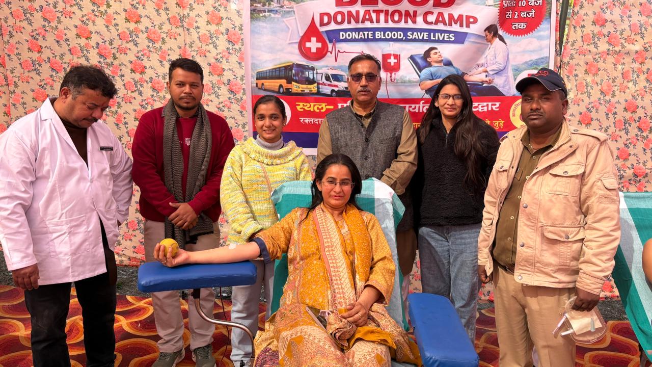 सड़कों पर सुरक्षा, रगों में संवेदना: कोटद्वार परिवहन विभाग और आधारशिला समूह ने रची सेवा की नई इबारत