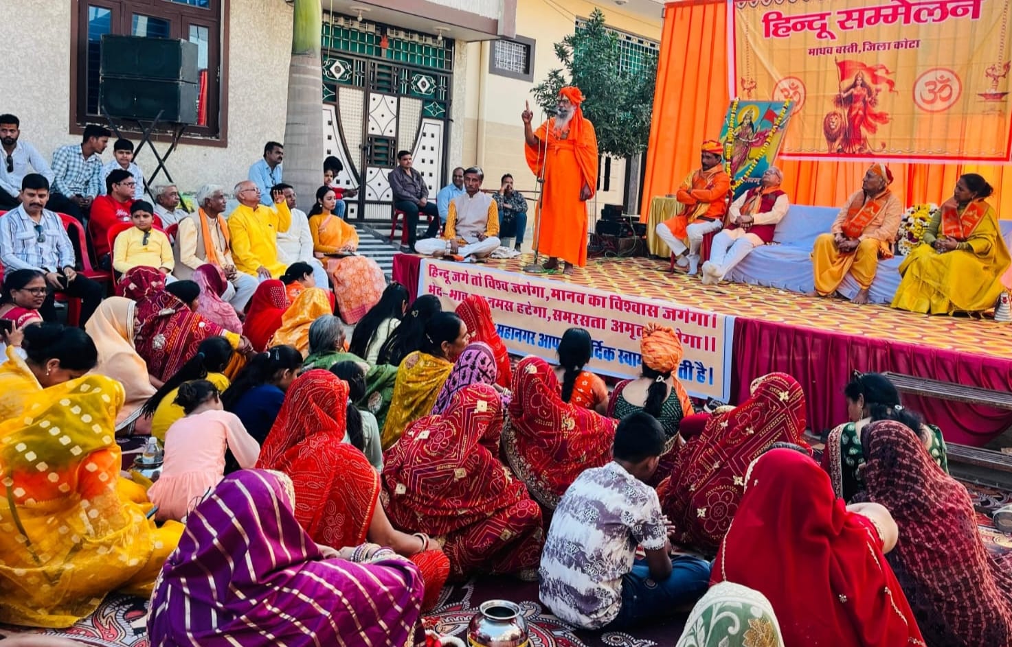 कलश यात्रा में 105 वर्ष की वयोवृद्ध माता जी शामिल हुई