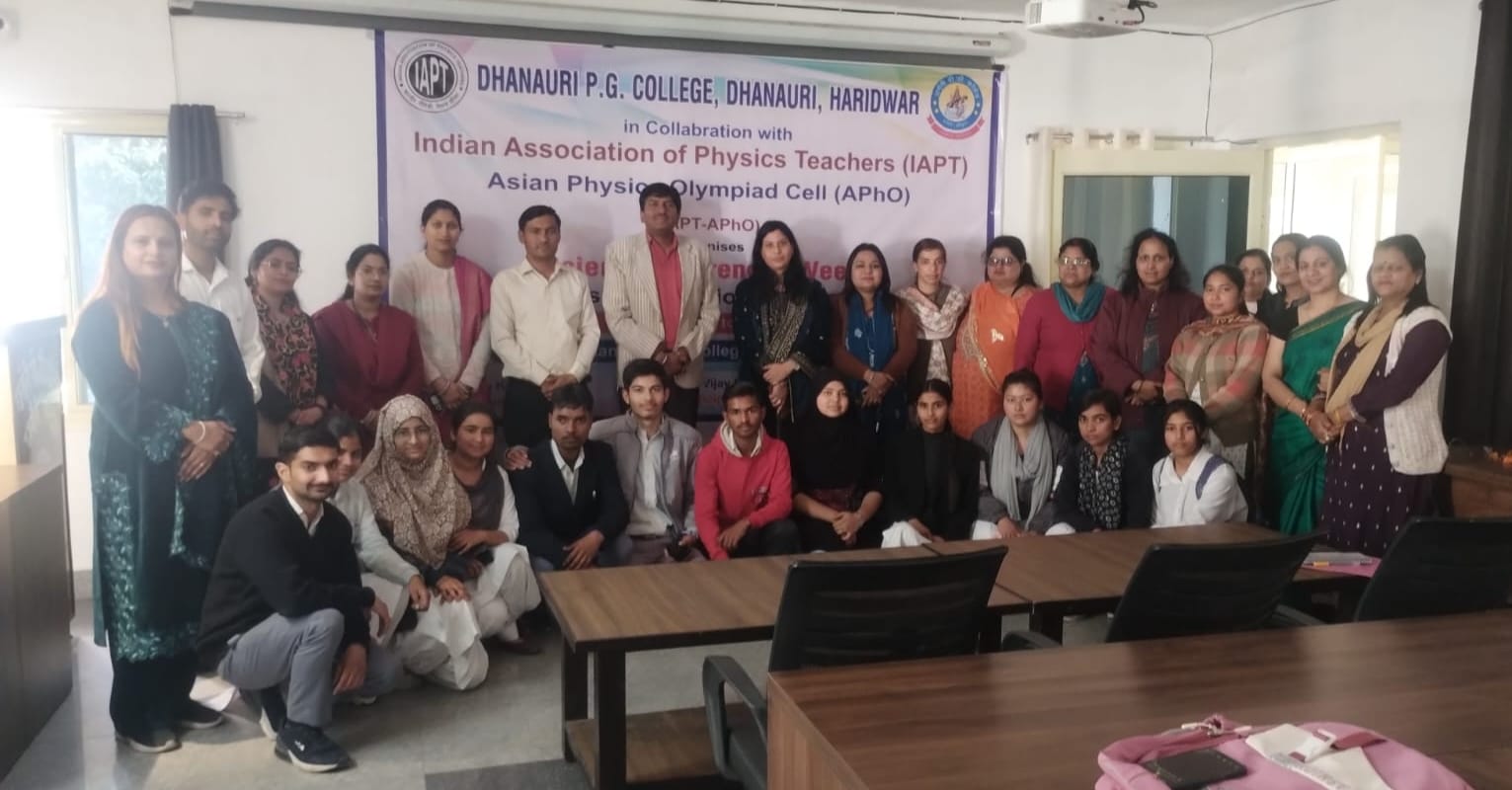 धनौरी पीजी कॉलेज में ‘विज्ञान जागरूकता सप्ताह’ के तीसरे दिन पोस्टर प्रस्तुतीकरण का आयोजन