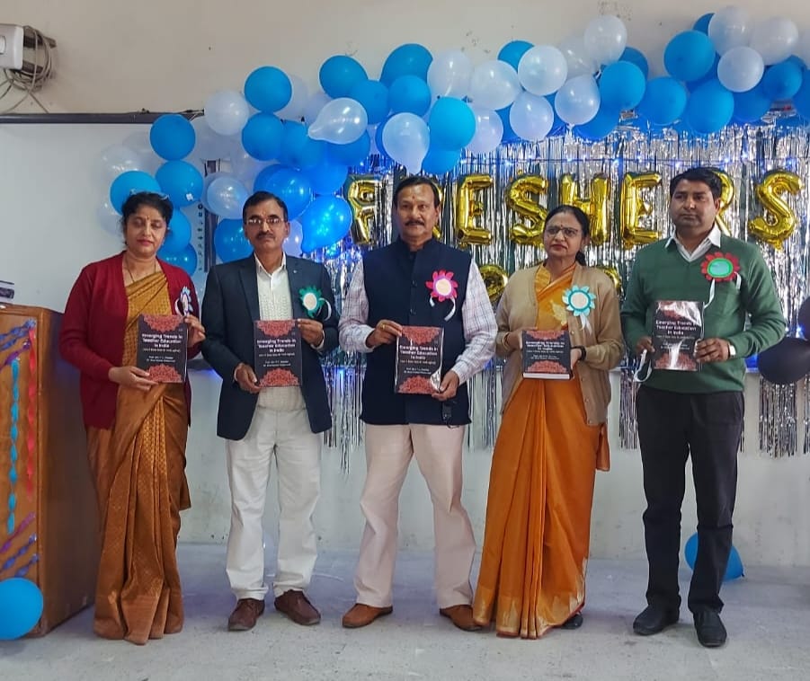 हल्द्वानी: पुस्तक “भारत में शिक्षक शिक्षा की उभरती प्रवृत्तियाँ” का भव्य विमोचन