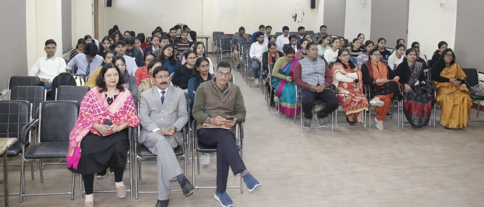 साइंस क्लब के तत्वावधान में पंडित ललित मोहन शर्मा परिसर, ऋषिकेश में विभिन्न प्रतियोगिताओं का आयोजन