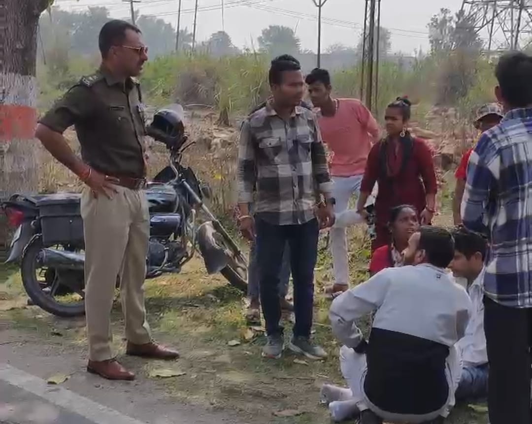 भेल के फाउंड्री गेट के पास सड़क दुर्घटना में घायलों को एसएसपी ने भिजवाया अस्पताल