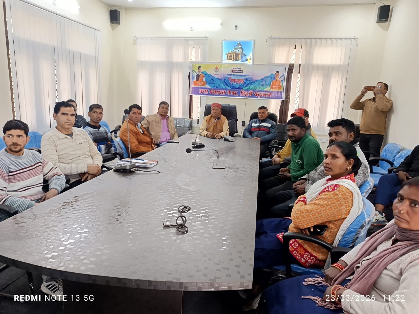 नगर पंचायत गजा मे उत्तराखण्ड सरकार के चार साल बेमिसाल कार्यक्रम का सजीव प्रसारण देखा गया