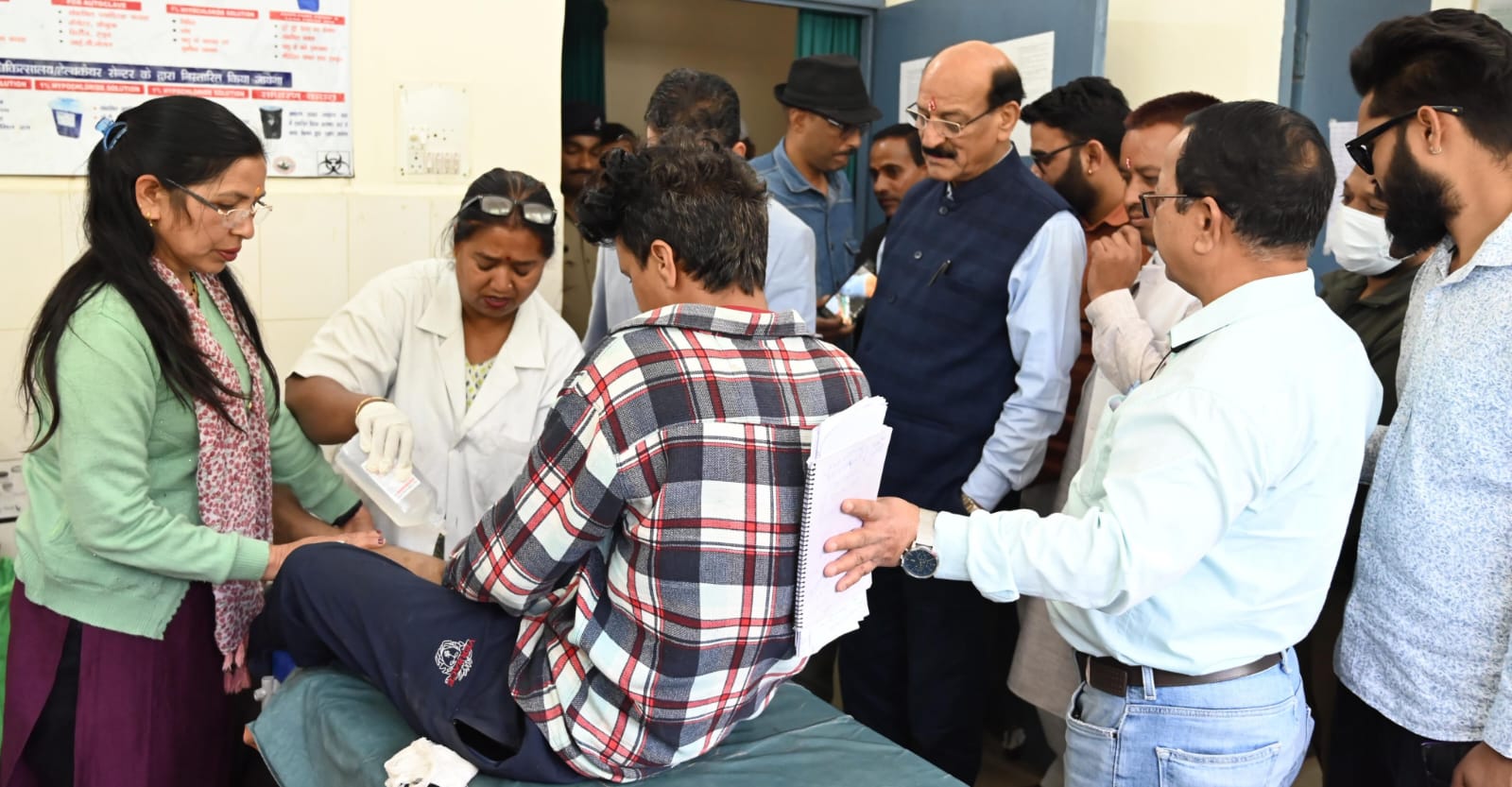 स्वास्थ्य मंत्री सुबोध उनियाल ने सामुदायिक स्वास्थ्य केंद्र नंदगाँव का किया औचक निरीक्षण