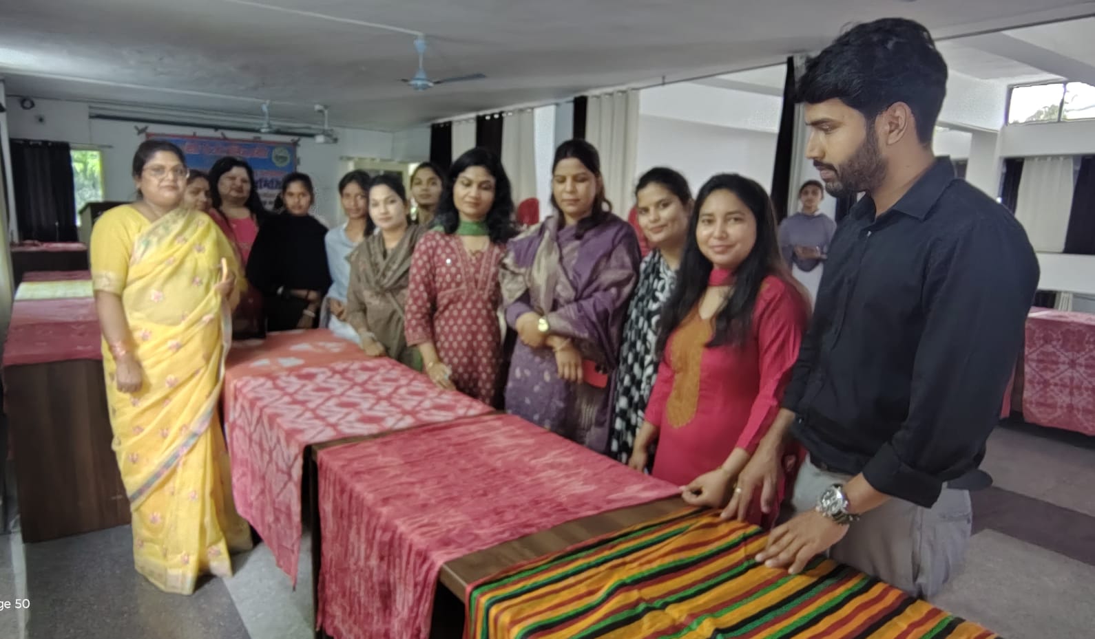 धनौरी पी.जी. कॉलेज में ‘टाई एंड डाई’ कार्यशाला का समापन, छात्रों द्वारा निर्मित परिधानों की प्रदर्शनी ने मोहा सबका मन