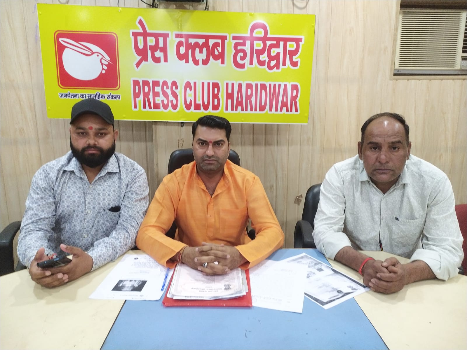 हरिद्वार: दबंगों पर लगाया जमीन कब्जाने का आरोप