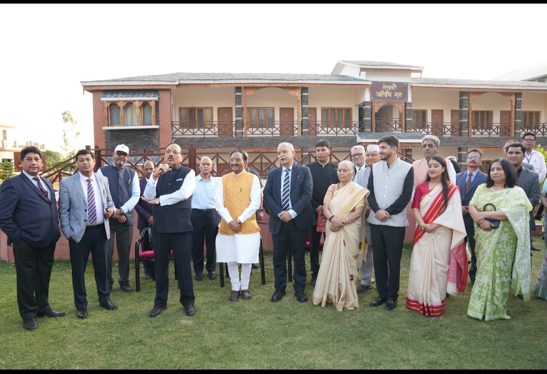 भारत के प्रधान न्यायाधीश ने किया लेखक गांव का भ्रमण। विधि छात्रों से रूबरू हुए जस्टिस सूर्यकांत