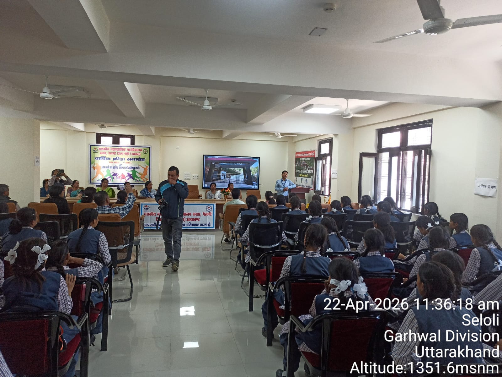 शैक्षिक भ्रमण पर आए स्कूली छात्राओं ने सीखे करियर काउंसलिंग के गुर