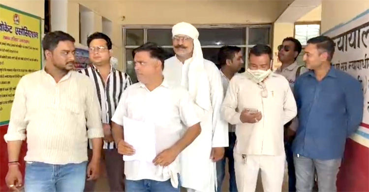 तहसील में पत्रकारों का हंगामा, अभद्रता पर फूटा गुस्सा, बीकेयू क्रांति ने दी आंदोलन की चेतावनी