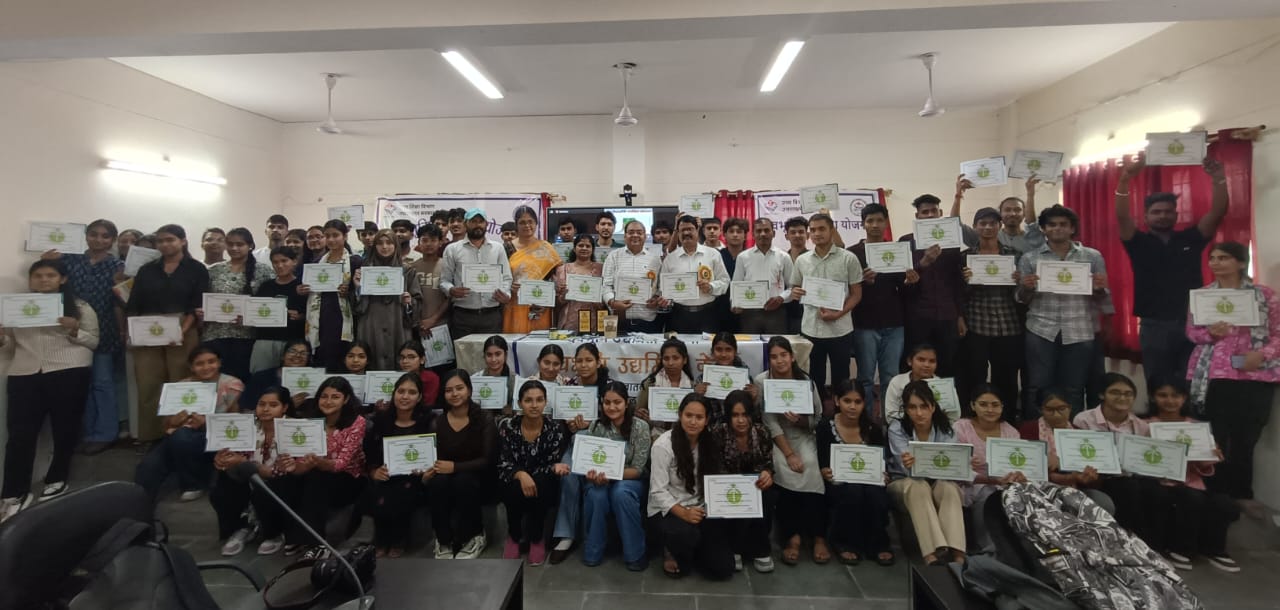 पी जी कॉलेज, कोटद्वार में आयोजित उद्यमिता ओरिएंटेशन कार्यक्रम में छात्र-छात्राओं ने सीखे उद्यमिता के गुर