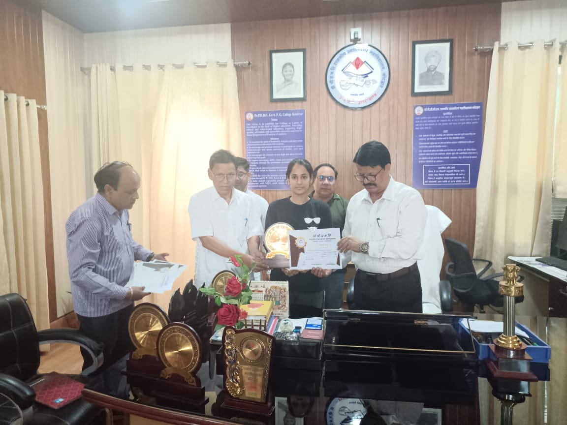 महाविद्यालय कोटद्वार में अर्थशास्त्र परिषद द्वारा आयोजित विभिन्न प्रतियोगिताओं के विजेताओं को दिये पुरस्कार