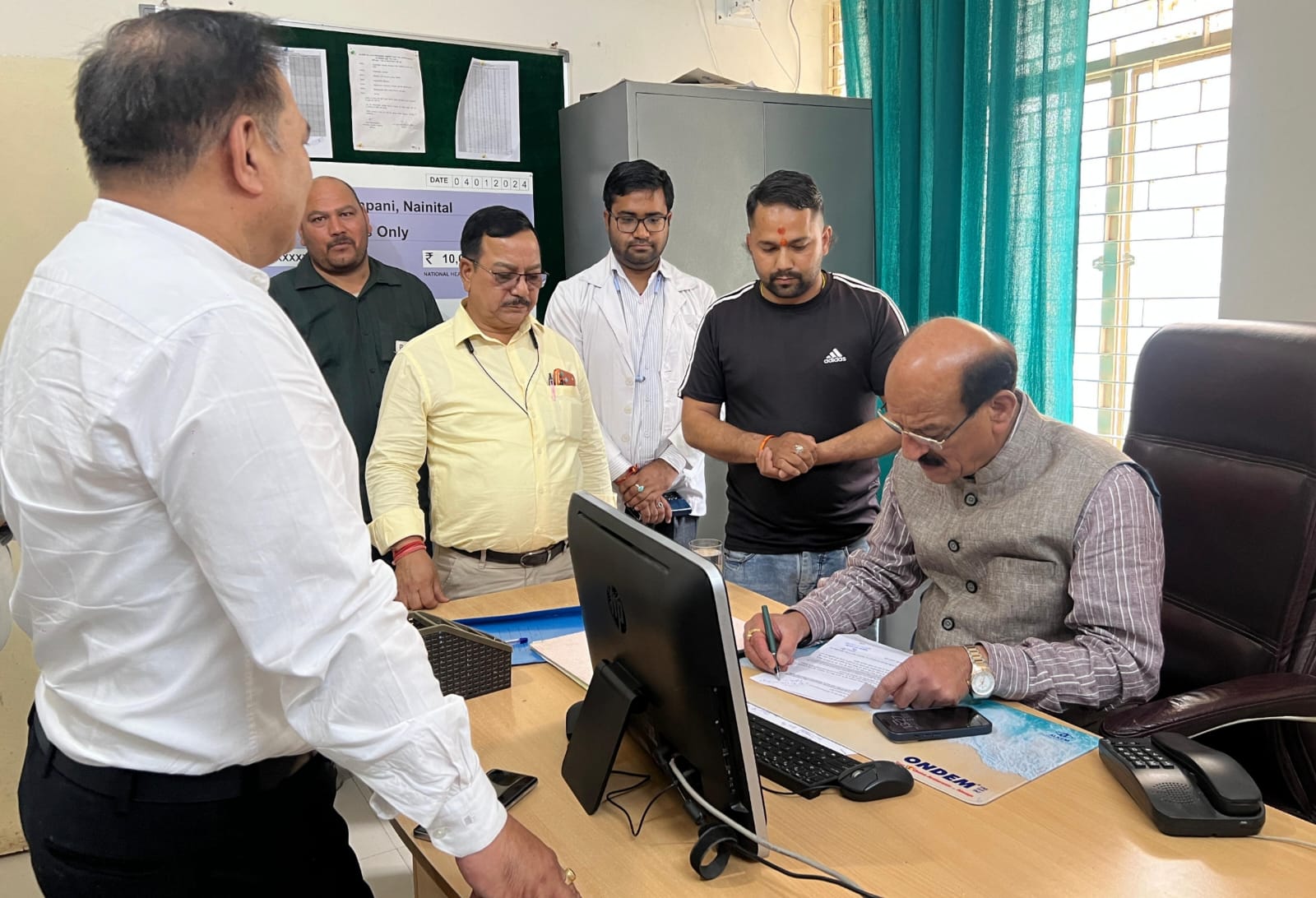 स्वास्थ्य मंत्री सुबोध उनियाल ने किया गरमपानी सामुदायिक स्वास्थ्य केंद्र का औचक निरक्षण