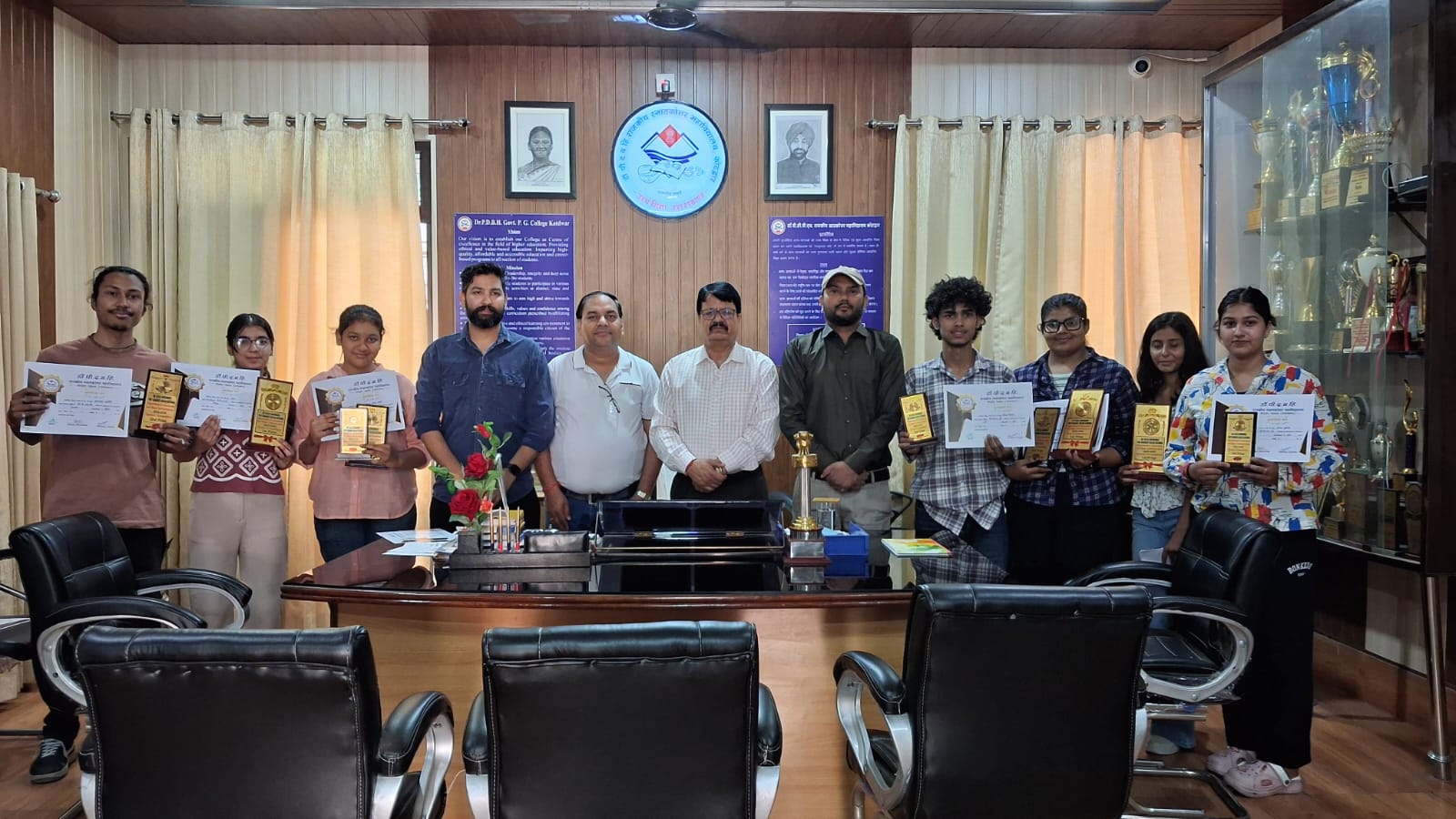 पत्रकारिता एवं जनसंचार विभाग की विभागीय परिषदीय प्रतियोगिताओं के विजयी प्रतिभागियों को किया गया पुरस्कृत