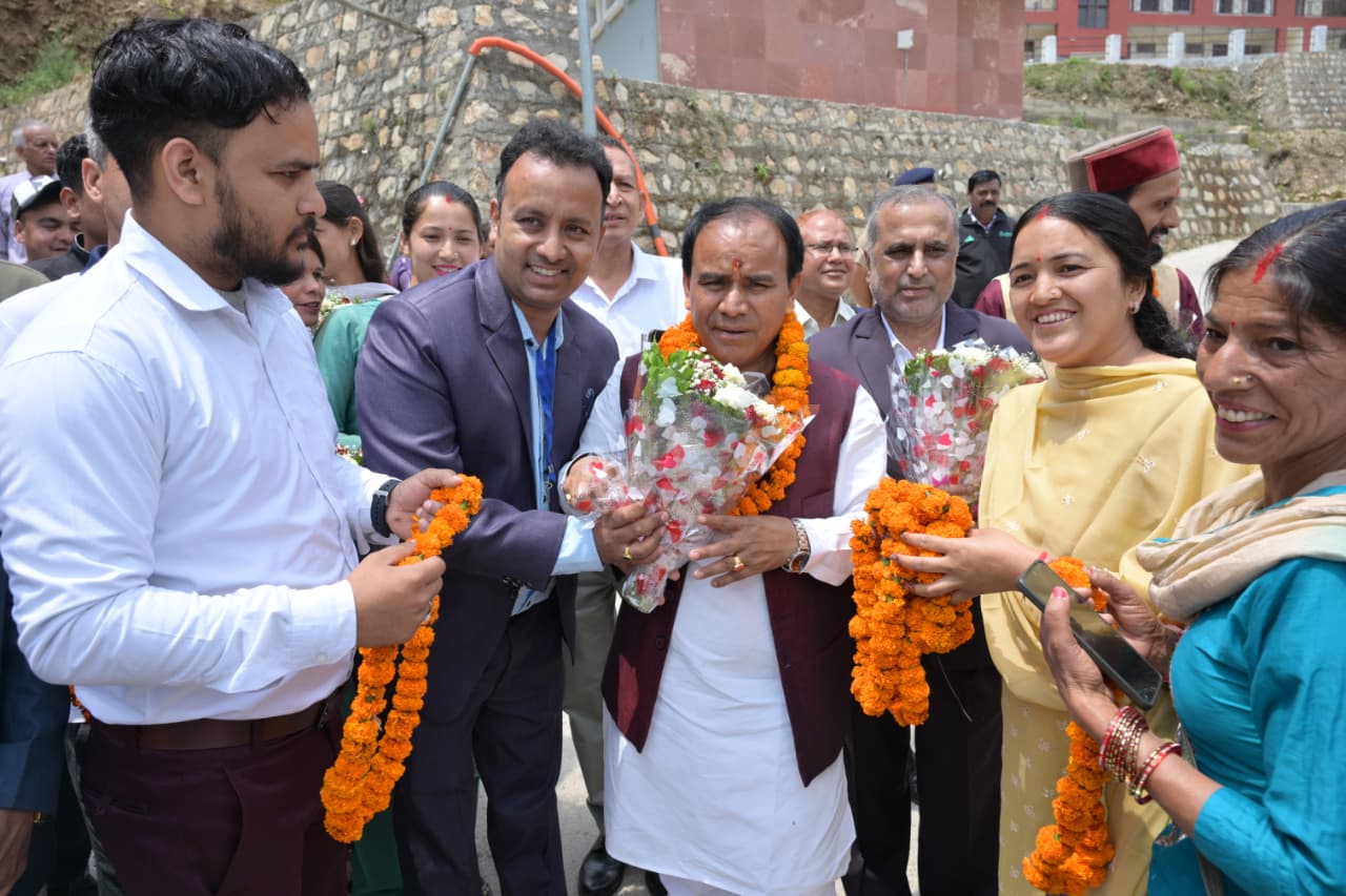 व्यावसायिक महाविद्यालय पैठाणी के प्रथम वार्षिकोत्सव का शुभारंभ किया