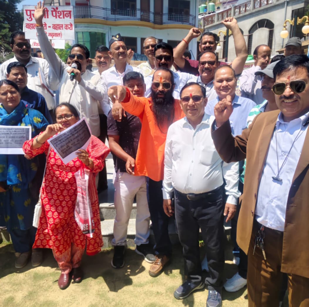 जूनियर हाई स्कूल शिक्षकों ने भरी हुंकार, मांग पूरी करो सरकार