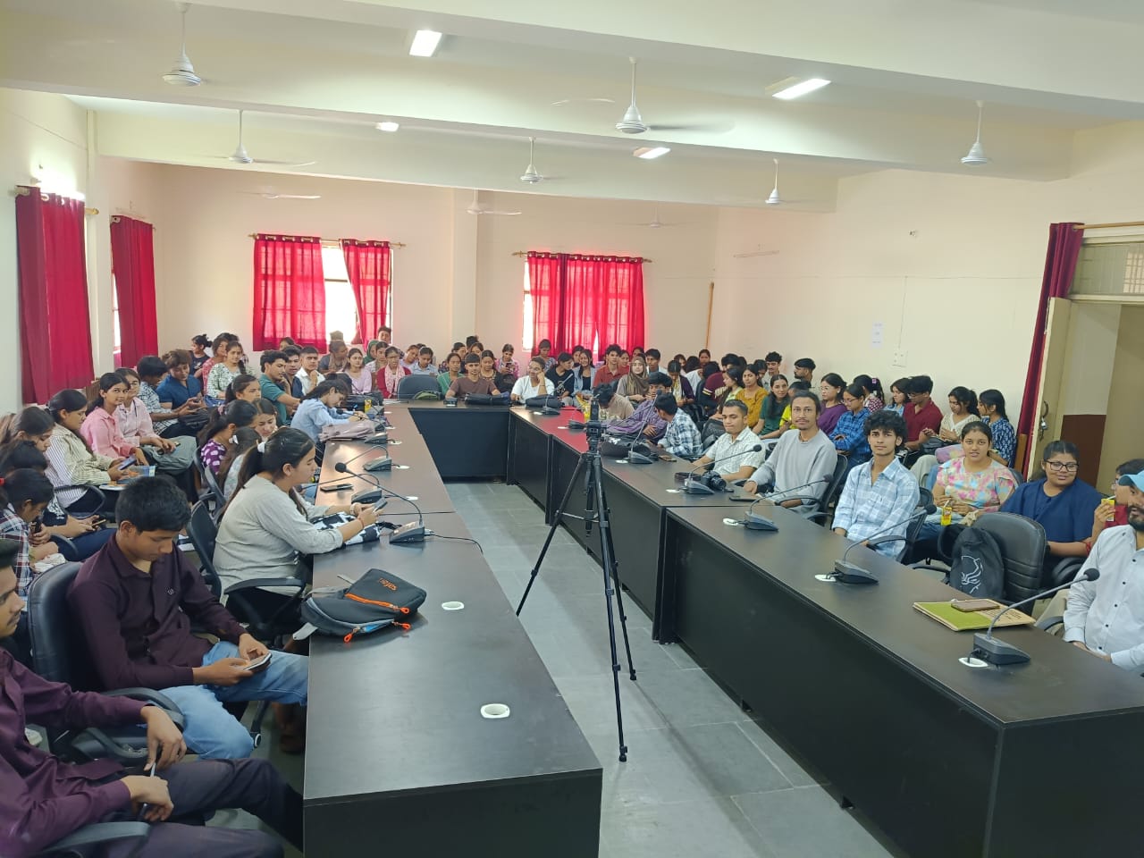 पी जी कॉलेज, कोटद्वार में आयोजित उद्यमिता ओरिएंटेशन कार्यक्रम में छात्र-छात्राओं ने सीखे उद्यमिता के गुर