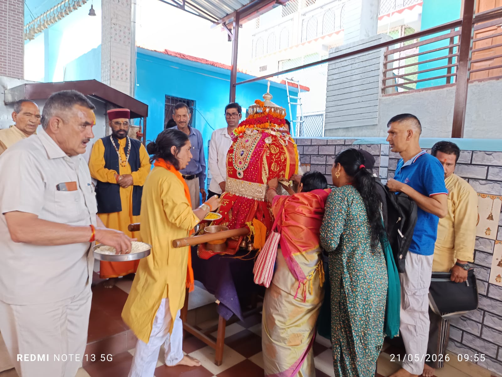 जगदीशिला डोली के गजा पहुंचने पर किया गया भव्य स्वागत, लोगों ने लिया आशीर्वाद