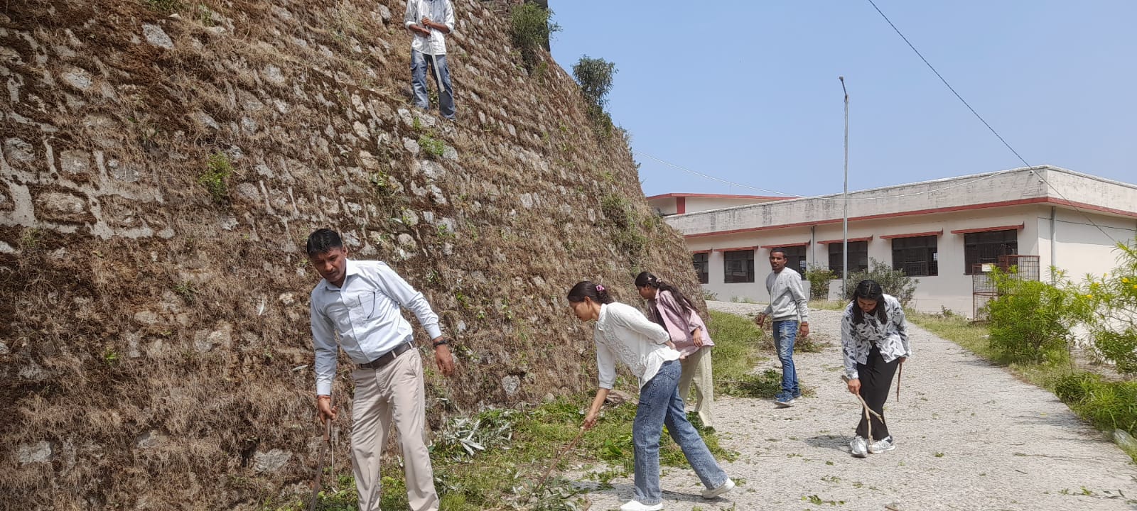 विश्व पर्यावरण दिवस पर धर्मानंद उनियाल राजकीय महाविद्यालय में वृक्षारोपण एवं स्वच्छता अभियान