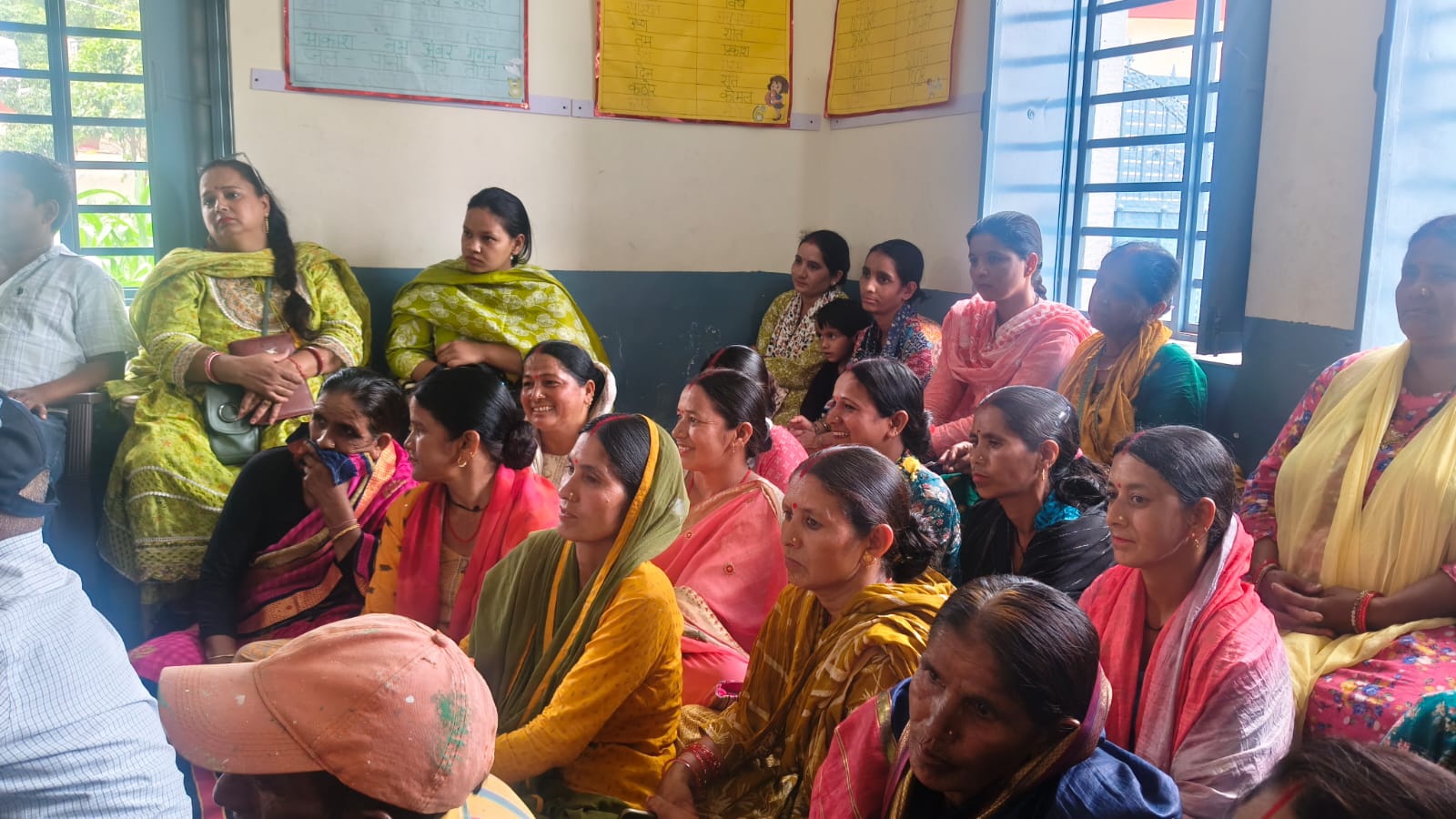 विकासखंड रायपुर की ग्राम पंचायत हल्द्वाड़ी-बडेरना में विभिन्न विभागों द्वारा संचालित जनकल्याणकारी एवं विकासपरक योजनाओं का निरीक्षण