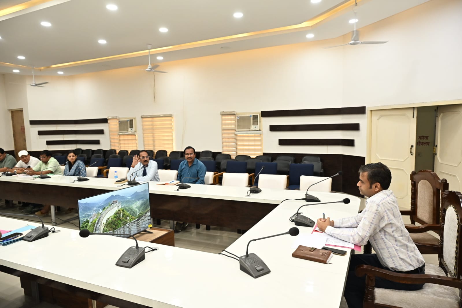 पीएम स्वनिधि योजना के अंतर्गत अधिक से अधिक पात्र व्यक्तियों ऋण उपलब्ध कराया जाए – अपर जिलाधिकारी वैभव गुप्ता
