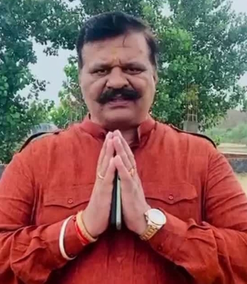 पूर्व विधायक प्रणव सिंह चैंपियन ने मांगी माफी, एससी-एसटी एक्ट मामले में गिरफ्तारी की तेज हो रही मांग