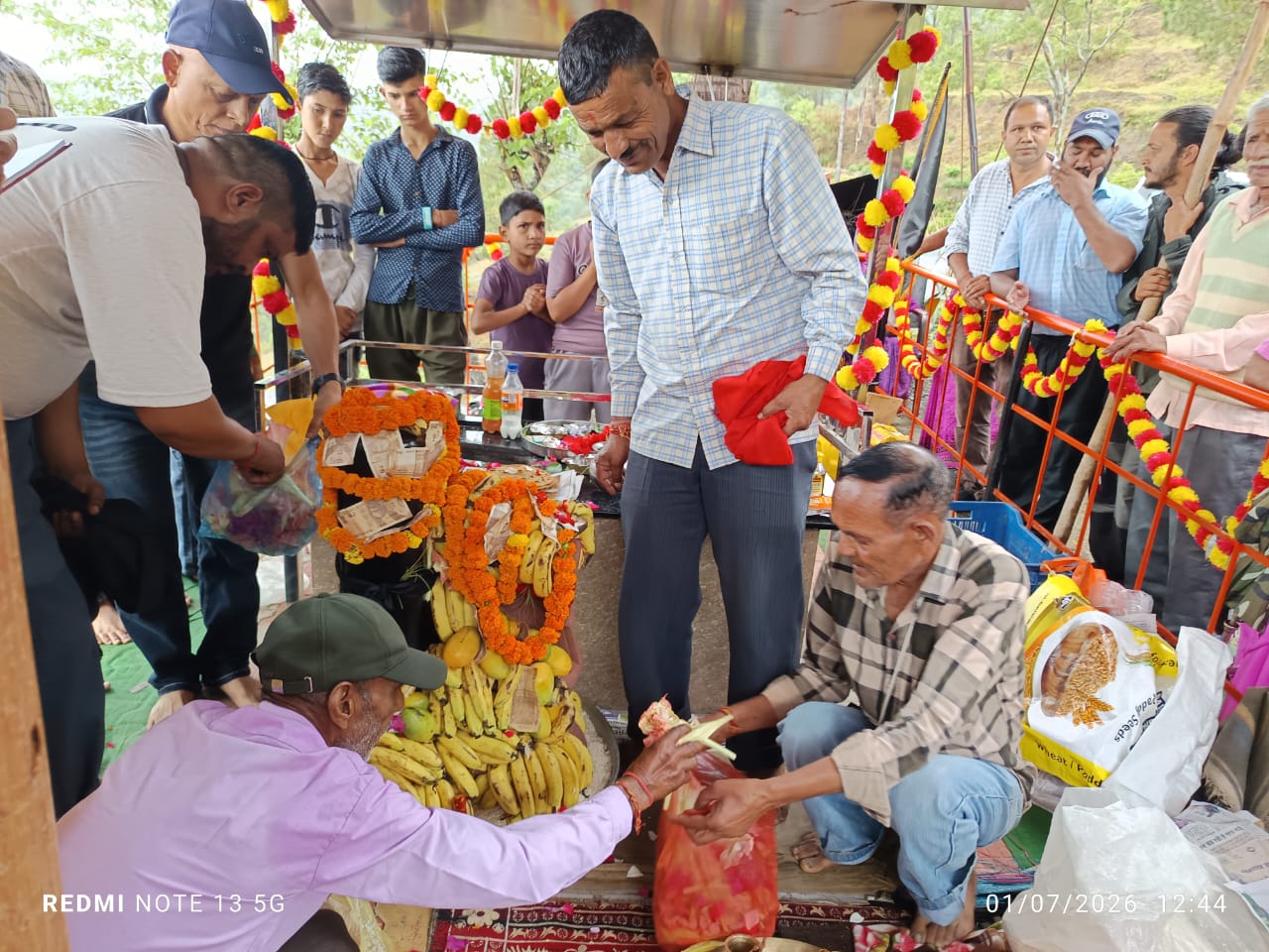 कठूड़ गाँव के निकट गजा कठूड़ सड़क पर शनिदेव व बजरंगबली की मूर्ति की स्थापना