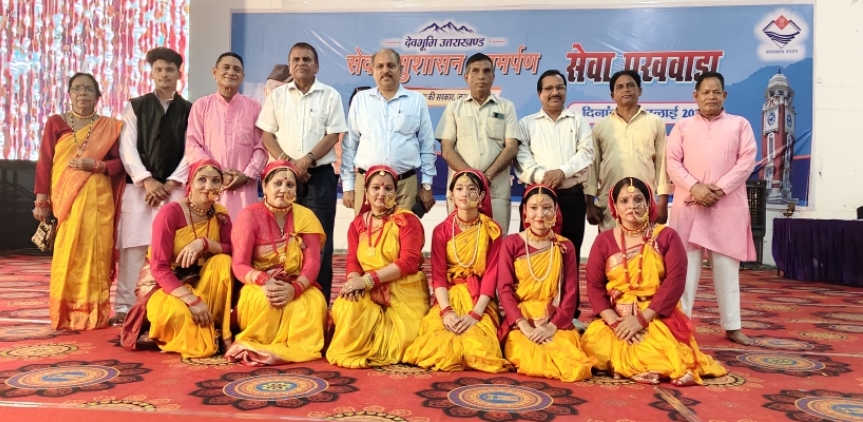 सरकार के पांच वर्ष पूरे होने पर सांस्कृतिक संध्या, देशभक्ति और लोकगीतों से गूंजा ऋषिकुल ऑडिटोरियम