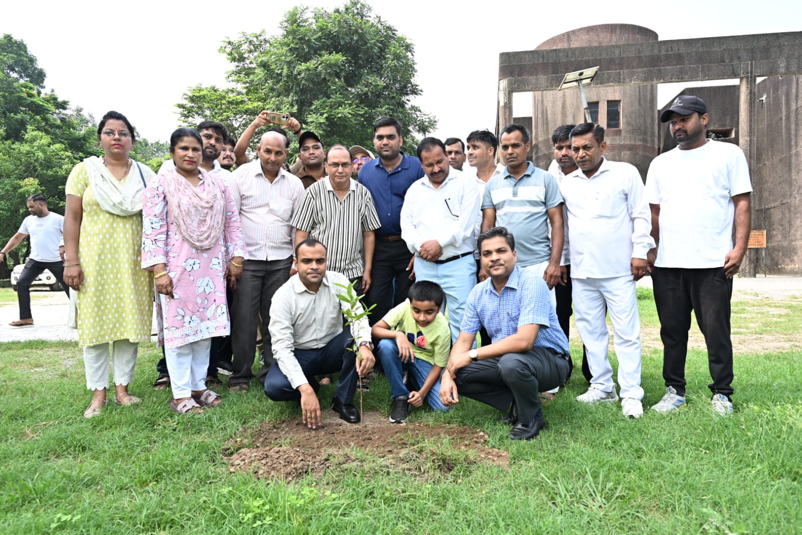 हरिद्वार में मनाया गया हरेला पर्व, सभी विभागों ने अपने-अपने कार्यालय परिसरों पर किया वृक्षारोपण
