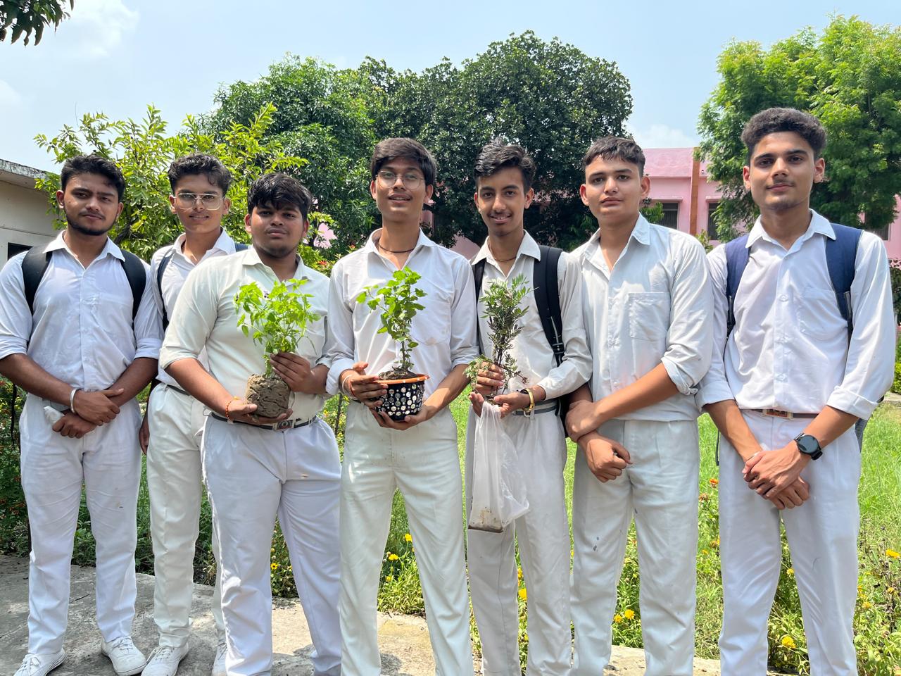 हरेला पर्व पर सरस्वती विद्या मंदिर इंटर कॉलेज सेक्टर 2 भेल रानीपुर हरिद्वार में वृक्षारोपण कार्यक्रम का आयोजन
