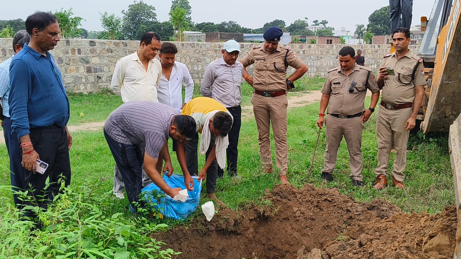 जिलाधिकारी मयूर दीक्षित के निर्देशन में पुलिस एवं खाद्य सुरक्षा विभाग की संयुक्त कार्रवाई, नकली पनीर निर्माण इकाई पर छापा