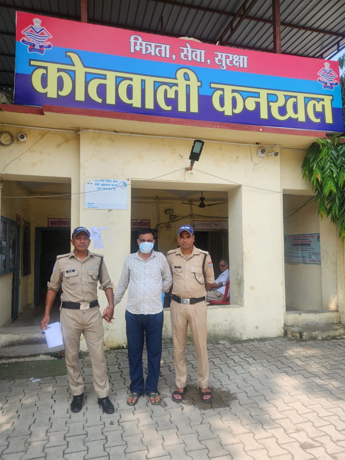 मालिश के बहाने बुजुर्गों के सोने के कंगन उड़ाने वाला शातिर ठग गिरफ्तार