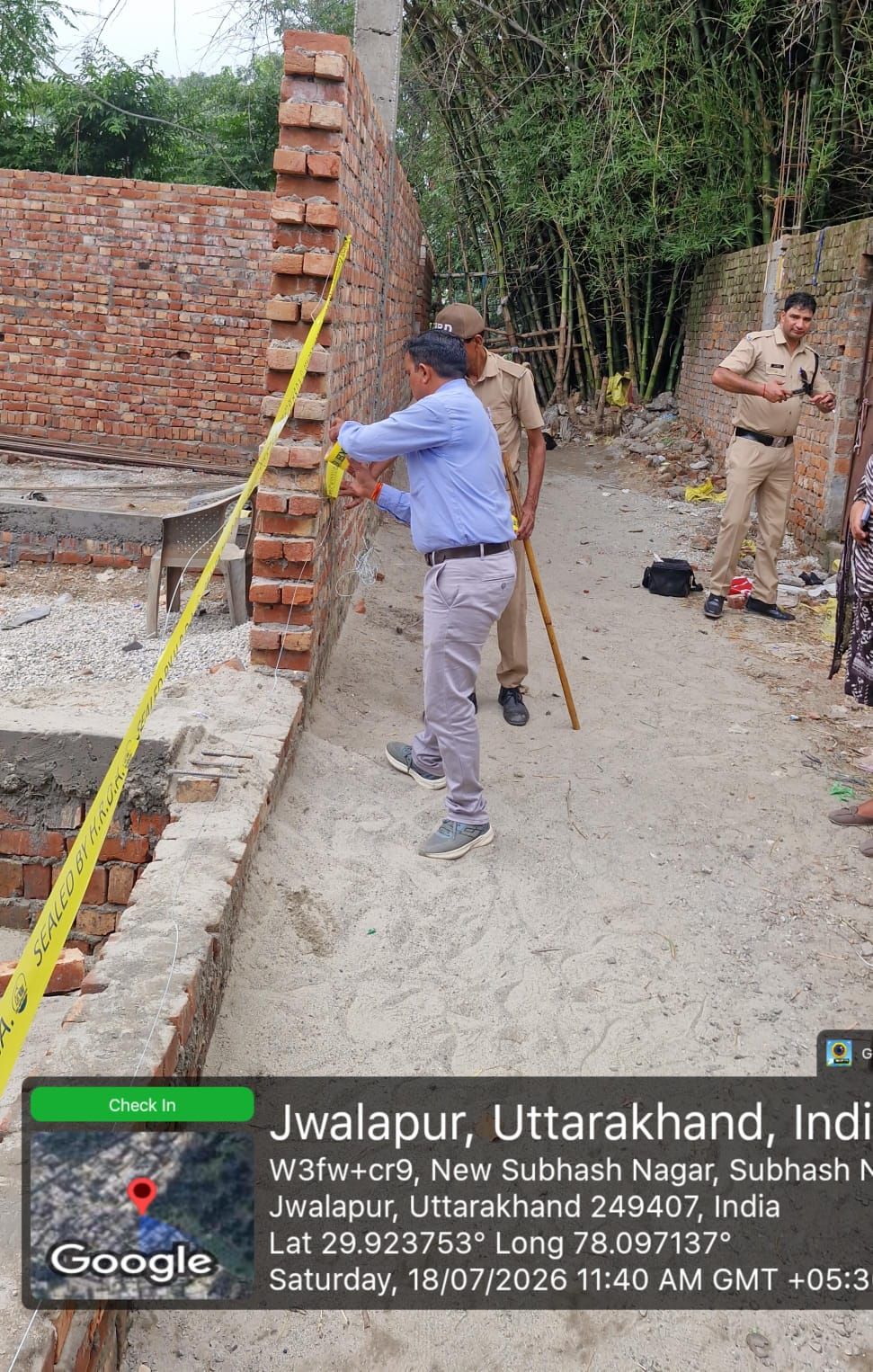 एच०आर०डी०ए० द्वारा हरिद्वार के ज्वालापुर क्षेत्र में चल रहे अवैध निर्माण कार्यों को सील किया गया