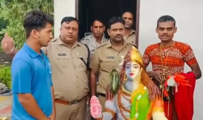 नशे की हालत में कार चला रहे एक कांवड़िये ने पैदल जा रहे कांवड़िये को मारी टक्कर