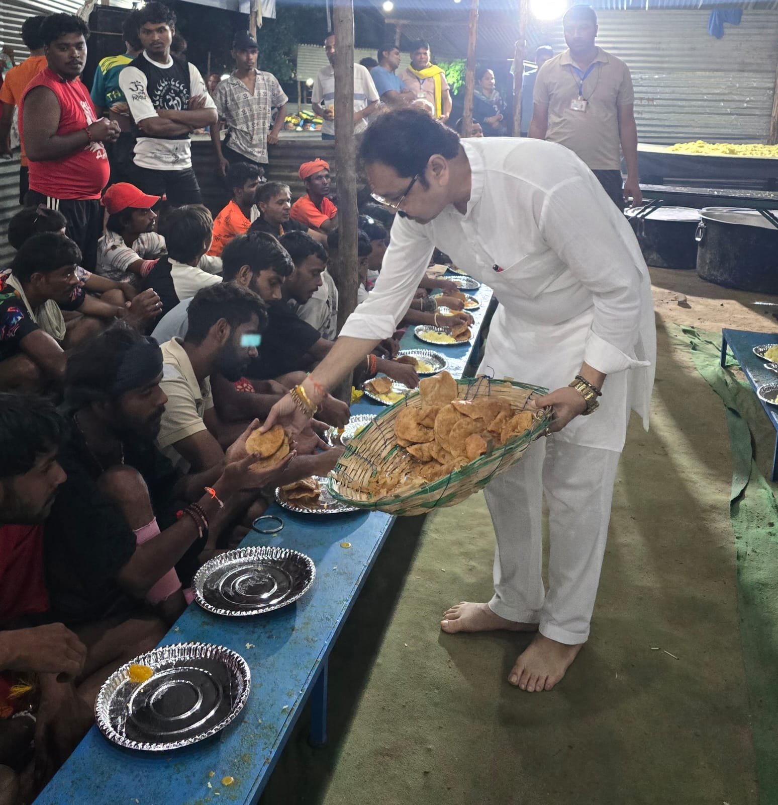 वरिष्ठ भाजपा नेता डॉ. विशाल गर्ग ने की शिवभक्त कांवड़ियों की सेवा, कहा— सेवा ही सच्ची साधना