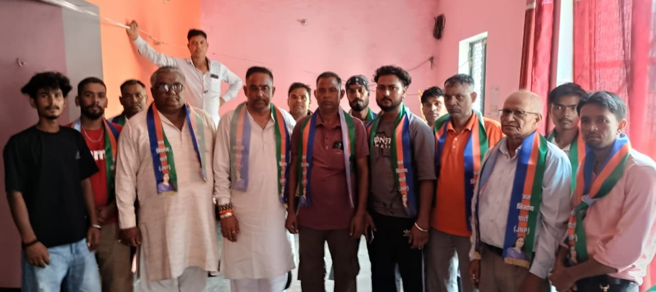 जन निर्माण पार्टी की बैठक में कई लोगों ने ली सदस्यता