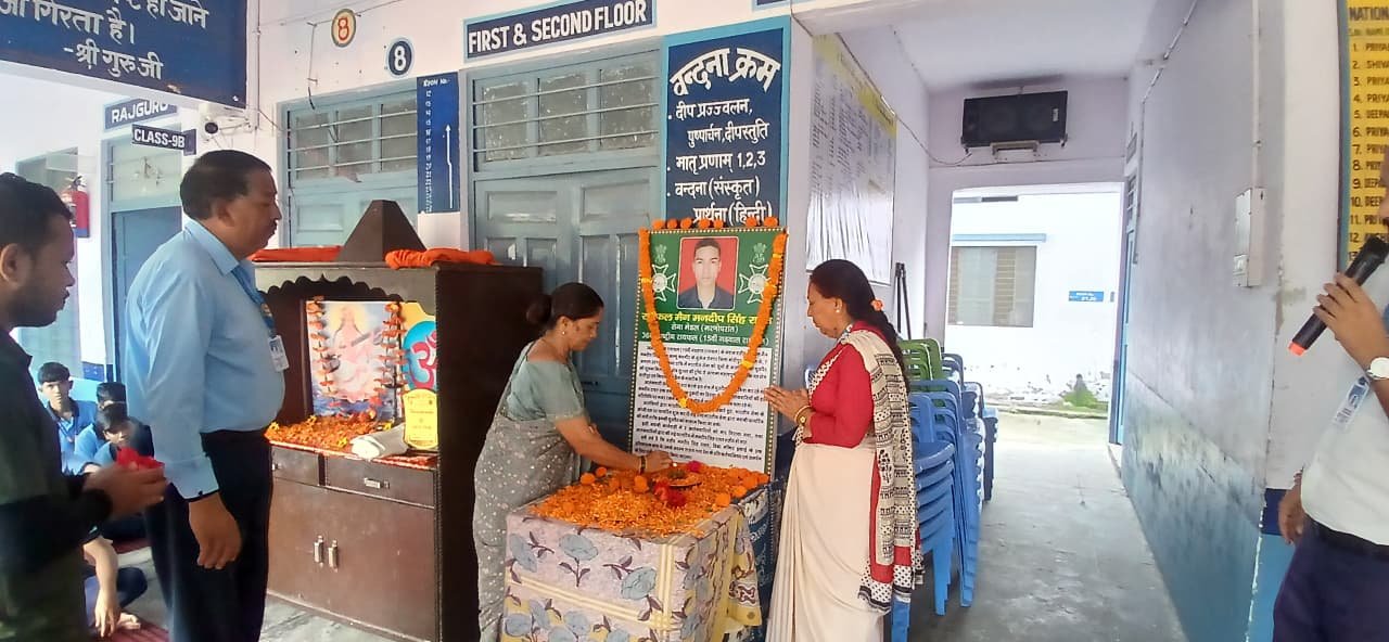 सरस्वती शिशु विद्या मंदिर इंटर कॉलेज जानकीनगर, कोटद्वार में शहीद मनदीप सिंह रावत की पुण्यतिथि पर श्रद्धांजलि सभा का आयोजन