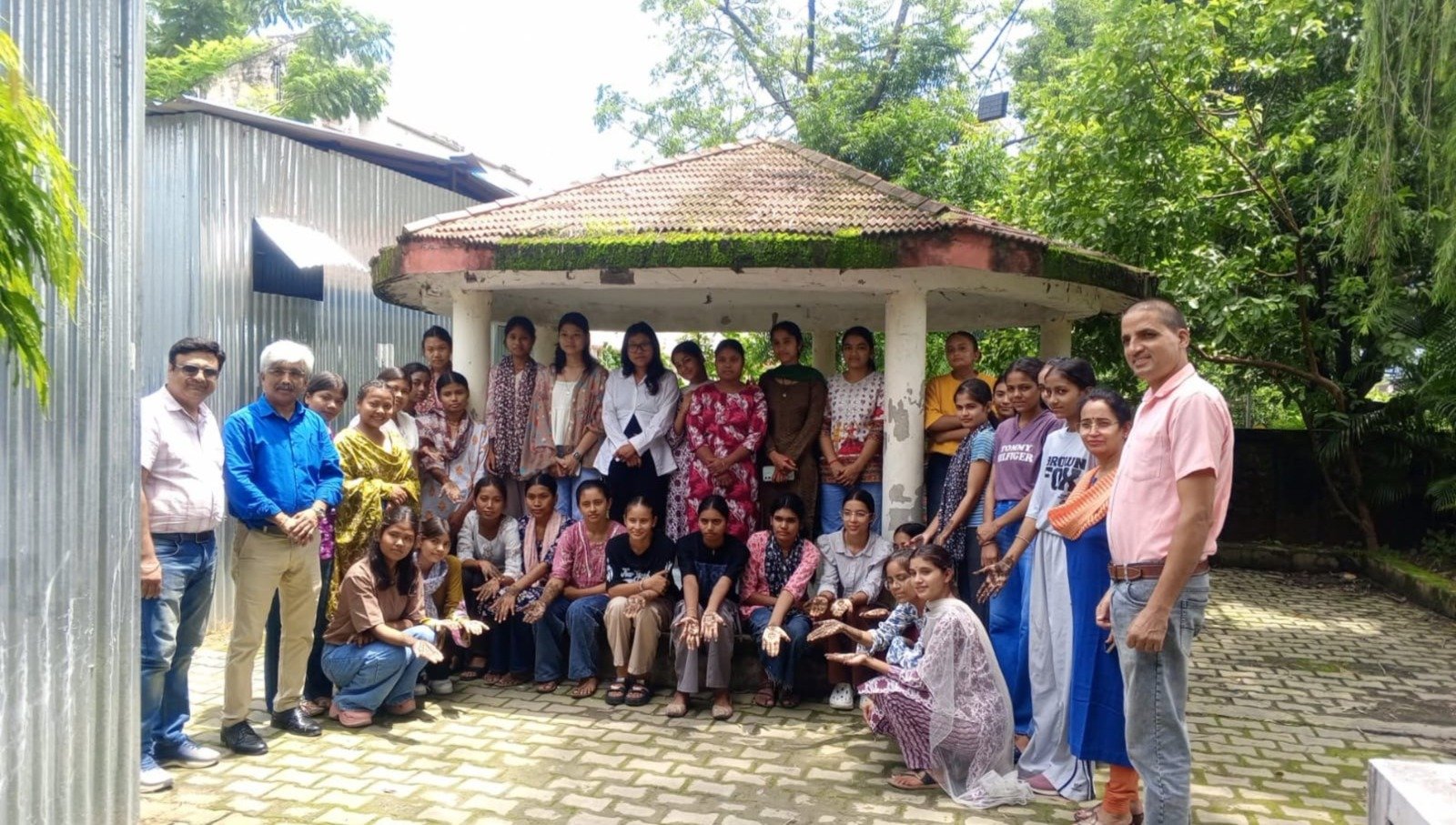 कला उत्सव में विद्यार्थियों ने मेहंदी एवं पोस्टर के माध्यम से दिखाई नई शिक्षा नीति की झलक