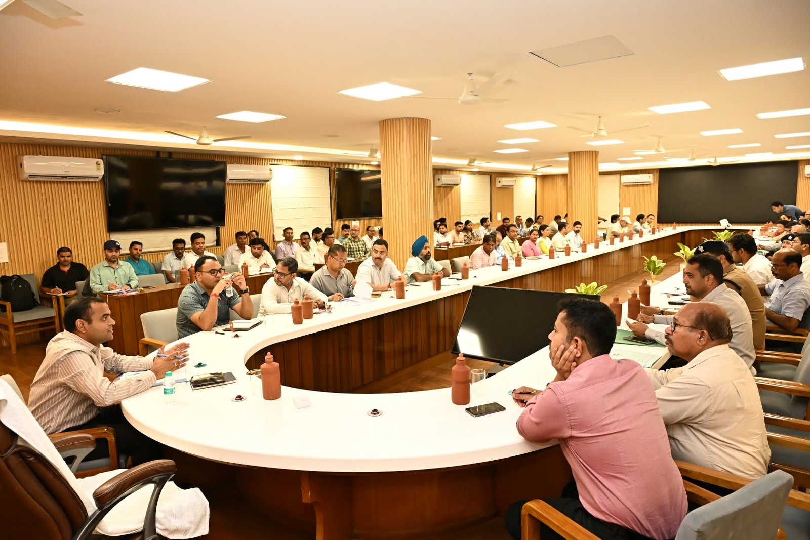 हरिद्वार जनपद की सभी सड़कों को गड्ढामुक्त बनाने के लिए जिलाधिकारी ने दिए सख्त निर्देश