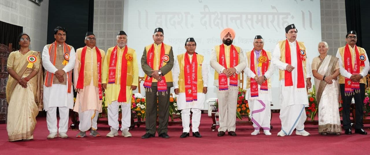 हरिद्वार: संस्कृत विवि के दीक्षांत समारोह में राज्यपाल ने 32 छात्रों को गोल्ड मेडल और छह छात्रों को पीएचडी की उपाधि से नवाजा