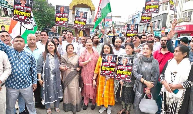 वोट चोरी के आरोपों और चुनाव प्रक्रिया की निष्पक्षता को लेकर जिला महानगर कांग्रेस कमेटी हरिद्वार ने किया प्रदर्शन