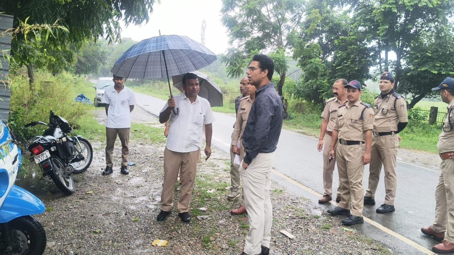 डीएम मयूर दीक्षित के निर्देशों के क्रम में एआरटीओ कार्यालय परिसर का संयुक्त निरीक्षण